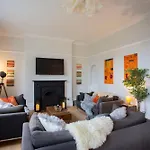 5 Bed Corporate House In Redland Free 5-car Parking & King Twin 3 Bathrooms Mon-fri Casa de Férias