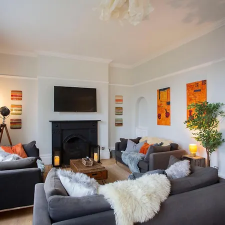 5 Bed Corporate House In Redland Free 5-car Parking & King Twin 3 Bathrooms Mon-fri Ferienhaus