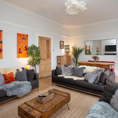 5 Bed Corporate House In Redland Free 5-car Parking & King Twin 3 Bathrooms Mon-fri Ferienhaus