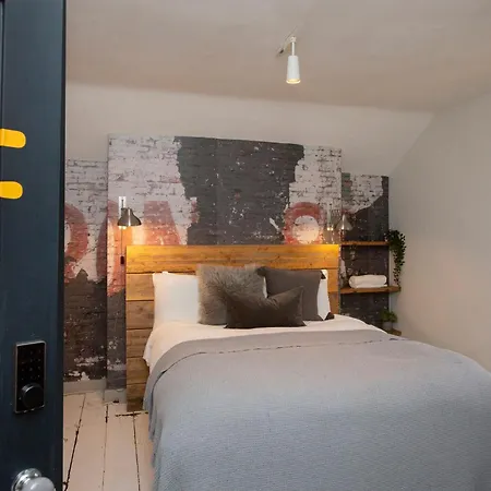 5 Bed Corporate House In Redland Free 5-car Parking & King Twin 3 Bathrooms Mon-fri Casa de Férias *