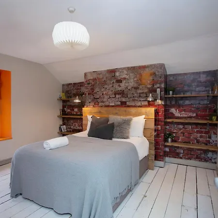5 Bed Corporate House In Redland Free 5-car Parking & King Twin 3 Bathrooms Mon-fri