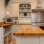 5 Bed Corporate House In Redland Free 5-car Parking & King Twin 3 Bathrooms Mon-fri