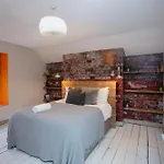 5 Bed Corporate House In Redland Free 5-car Parking & King Twin 3 Bathrooms Mon-fri