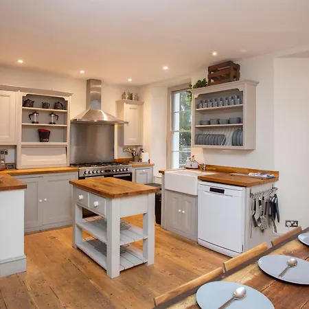 Casa vacanze 5 Bed Corporate House In Redland Free 5-car Parking & King Twin 3 Bathrooms Mon-fri