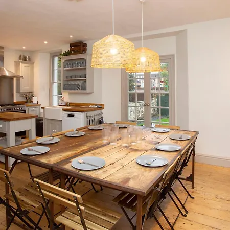 Tatil Evi 5 Bed Corporate House In Redland Free 5-car Parking & King Twin 3 Bathrooms Mon-fri