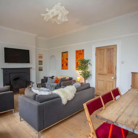 5 Bed Corporate House In Redland Free 5-car Parking & King Twin 3 Bathrooms Mon-fri