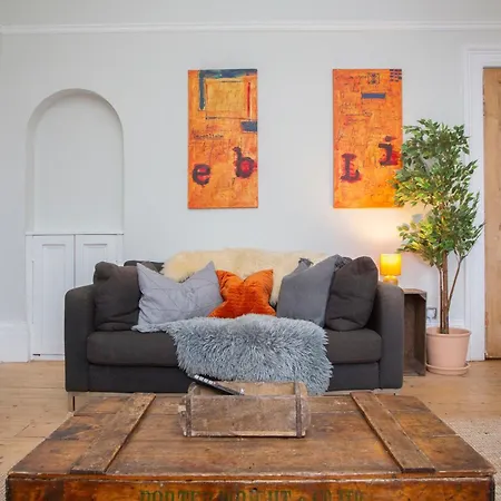 5 Bed Corporate House In Redland Free 5-car Parking & King Twin 3 Bathrooms Mon-fri *