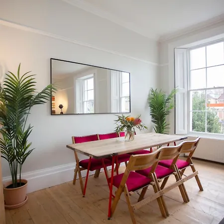 5 Bed Corporate House In Redland Free 5-car Parking & King Twin 3 Bathrooms Mon-fri