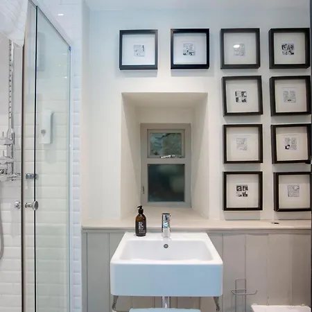 5 Bed Corporate House In Redland Free 5-car Parking & King Twin 3 Bathrooms Mon-fri Casa vacanze *