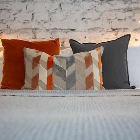 Tatil Evi 5 Bed Corporate House In Redland Free 5-car Parking & King Twin 3 Bathrooms Mon-fri