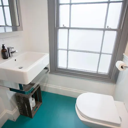 5 Bed Corporate House In Redland Free 5-car Parking & King Twin 3 Bathrooms Mon-fri Dom wakacyjny Bristol
