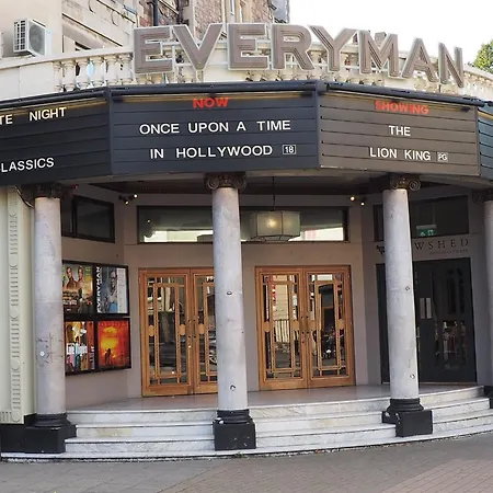 5 Bed Corporate House In Redland Free 5-car Parking & King Twin 3 Bathrooms Mon-fri Hébergement de vacances *