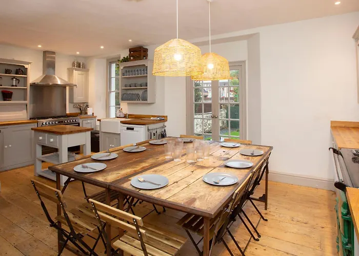 Hébergement de vacances 5 Bed Corporate House In Redland Free 5-car Parking & King Twin 3 Bathrooms Mon-fri