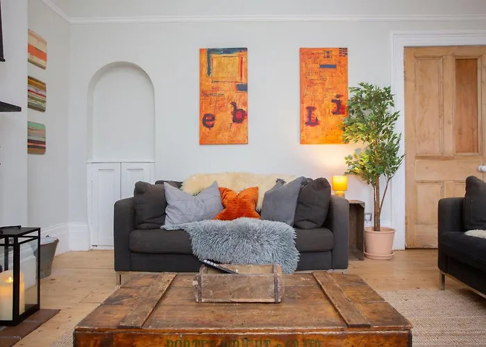 5 Bed Corporate House In Redland Free 5-car Parking & King Twin 3 Bathrooms Mon-fri *