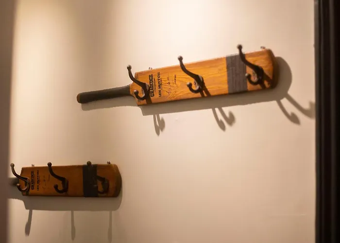 Будинок відпочинку 5 Bed Corporate House In Redland Free 5-car Parking & King Twin 3 Bathrooms Mon-fri