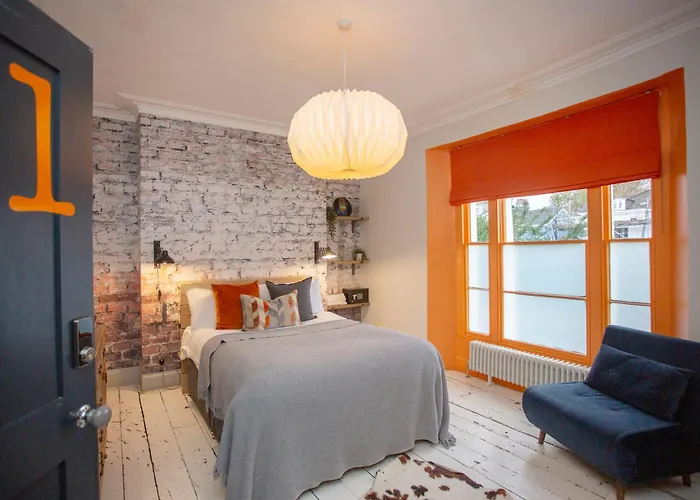 5 Bed Corporate House In Redland Free 5-car Parking & King Twin 3 Bathrooms Mon-fri Будинок відпочинку Бристоль