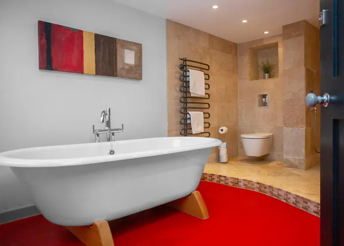 5 Bed Corporate House In Redland Free 5-car Parking & King Twin 3 Bathrooms Mon-fri *