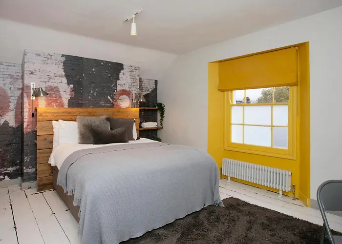 Будинок відпочинку 5 Bed Corporate House In Redland Free 5-car Parking & King Twin 3 Bathrooms Mon-fri *