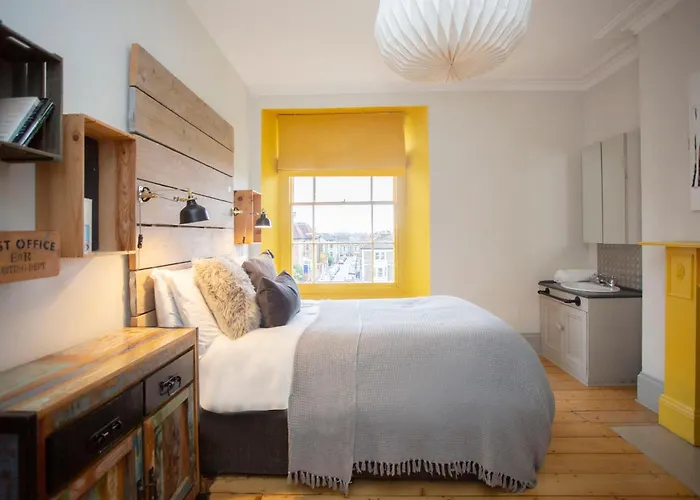 5 Bed Corporate House In Redland Free 5-car Parking & King Twin 3 Bathrooms Mon-fri Будинок відпочинку Бристоль