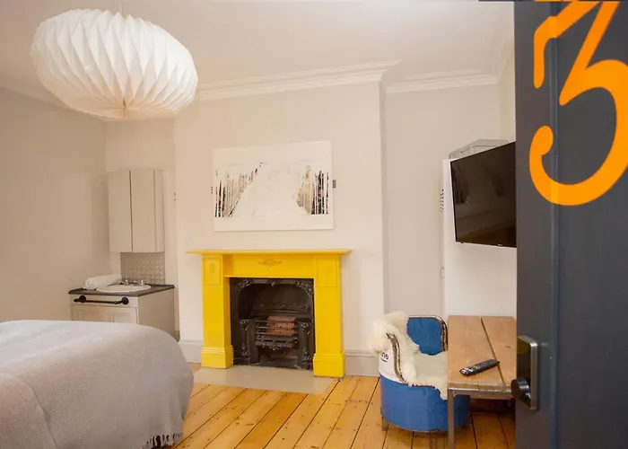 5 Bed Corporate House In Redland Free 5-car Parking & King Twin 3 Bathrooms Mon-fri Будинок відпочинку Бристоль