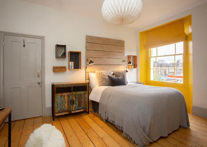 Hébergement de vacances 5 Bed Corporate House In Redland Free 5-car Parking & King Twin 3 Bathrooms Mon-fri