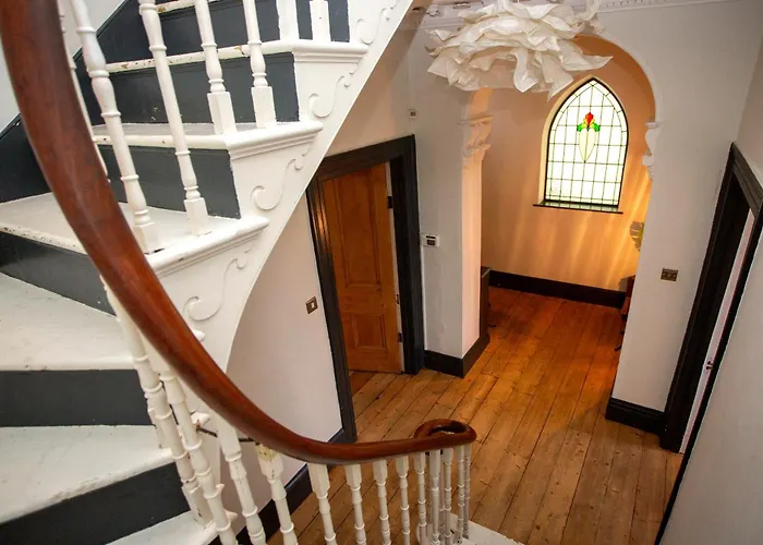 5 Bed Corporate House In Redland Free 5-car Parking & King Twin 3 Bathrooms Mon-fri *