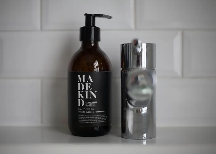 5 Bed Corporate House In Redland Free 5-car Parking & King Twin 3 Bathrooms Mon-fri