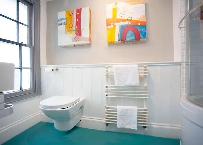 5 Bed Corporate House In Redland Free 5-car Parking & King Twin 3 Bathrooms Mon-fri Будинок відпочинку *