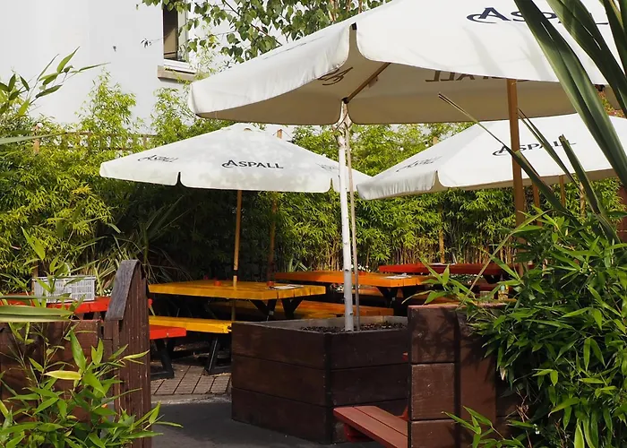 5 Bed Corporate House In Redland Free 5-car Parking & King Twin 3 Bathrooms Mon-fri