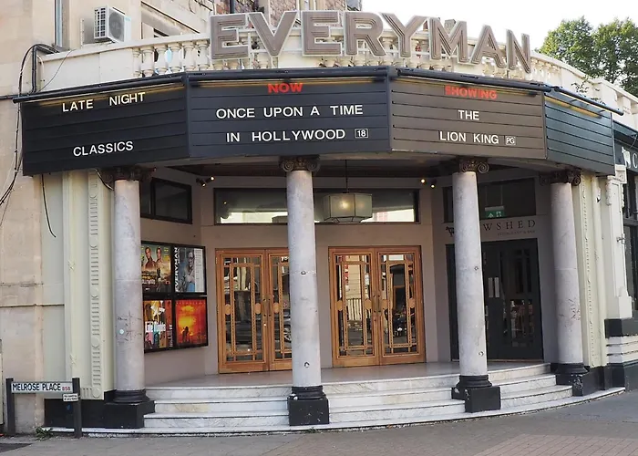 5 Bed Corporate House In Redland Free 5-car Parking & King Twin 3 Bathrooms Mon-fri Hébergement de vacances *