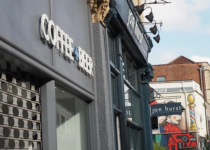 Будинок відпочинку 5 Bed Corporate House In Redland Free 5-car Parking & King Twin 3 Bathrooms Mon-fri