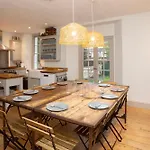 Vakantiehuis 5 Bed Corporate House In Redland Free 5-car Parking & King Twin 3 Bathrooms Mon-fri