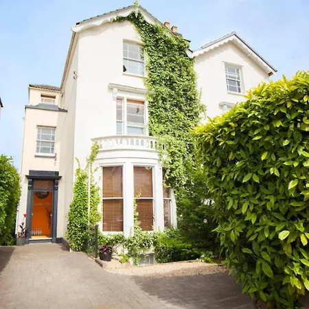Hébergement de vacances 5 Bed Corporate House In Redland Free 5-car Parking & King Twin 3 Bathrooms Mon-fri